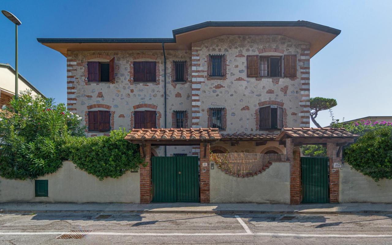 Villa Il Fortino Лидо Ди Камайоре Екстериор снимка